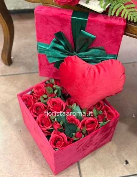 Scatola di rose rossa