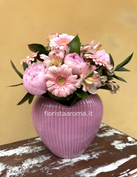 fiori con vaso cuore